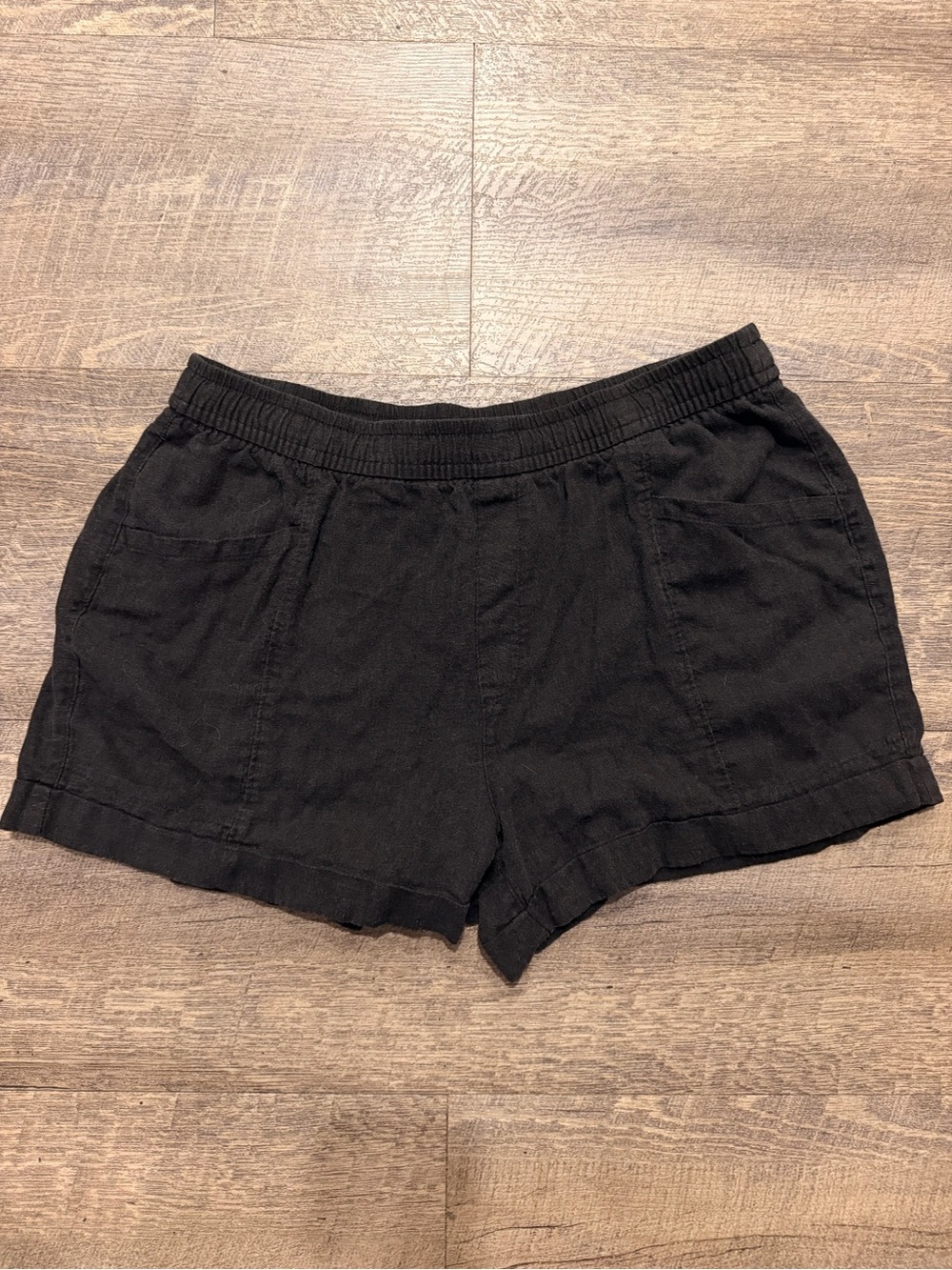 Old Navy Black High-Rise Pull-On Cuffed Shorts M